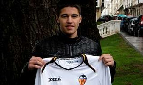 El futbolista estuvo unos d�as en Ferrol para pasar las Navidades con sus padres aunque ayer ya regres� a Valencia.