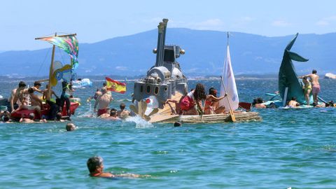 Festa da Dorna: Rejata de Embarcasi�ns feitas a machada e pan de millo na playa de Coroso