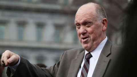 El zar de la frontera, Tom Homan, en una rueda de prensa en las inmediaciones de la Casa Blanca.