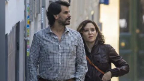 Imagen de la presidenta de la Comunidad de Madrid, Isabel Díaz Ayuso, con su pareja Alberto González Amador