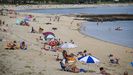 Imagen de la playa de Barraa, en Boiro, en una jornada de calor y sol de este mes de mayo 