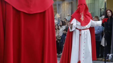 Procesi�n de la Cofrad�a de la Soledad en el Martes Santo de Ferrol.