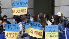 Concentraci�n en Mar�a Pita contra la guerra de Ucrania y escenificaci�n del ataque estaci�n de tren Kramatorsk