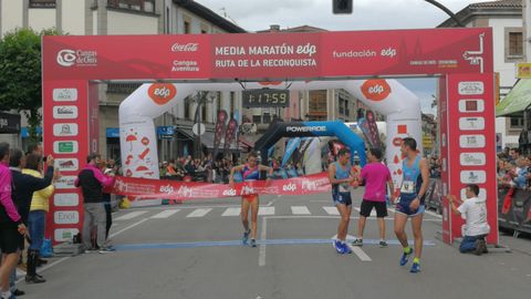 Paula Mayobre, primera mujer en llegar a meta 