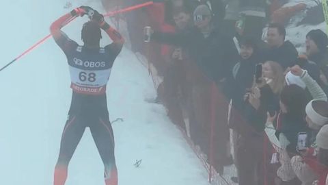 Gabriel Gledhill, bebiendo durante el desarrollo de la prueba.