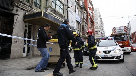 Caída de una cornisa en la calle Ramón y Cajal de A Coruña