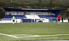El campo de f�tbol de hierba artificial de Cee fue una de las obras realizadas por Ogando.