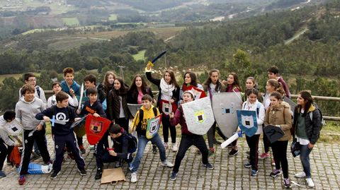 La Secretar�a Xeral de Pol�tica Ling��stica reuni� a 400 adolescentes en el Pico Sacro para un juego de rol basado en la trilog�a de una novelista gallega...