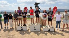 Rosal&iacute;a Rodr&iacute;guez-Gigirey y Carlos Villamor, en el centro del podio acompa&ntilde;ados de los segundos y terceros clasificados de la prueba absoluta de la decimos&eacute;ptima Run Foz Run