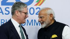 El primer ministro britnico, Keir Starmer, junto a su homlogo indio, Narendra Modi