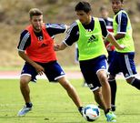 Goldar, peto naranja, defendiendo a Borja Fern�ndez.