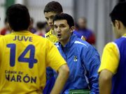 Albes, dando instrucciones en un partido del Nar�n. 