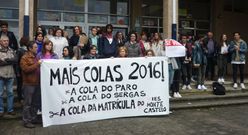 La concentraci�n tuvo lugar ayer por la ma�ana ante el instituto. 