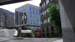 Imagen de archivo de los antiguos juzgados de la calle Lal�n y su aparcamiento