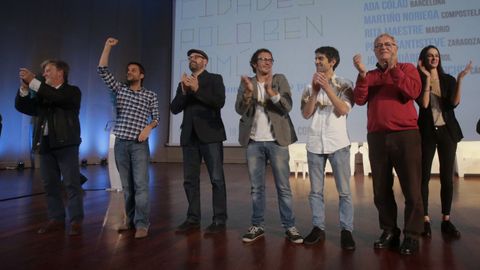 'Kichi', en el centro con chaqueta y camiseta blanca, en un acto de los autodenominadosalcaldes rebeldes celebrado en A Corua en la dcada pasada