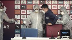 �Evac�an� al entrenador del Eibar de la rueda de prensa por un potente virus