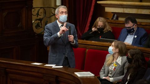 El consejero de Educaci�n, Josep Gonz�lez-Cambray, en la sesi�n de hoy del Pleno del Parlamento de Catalu�a.
