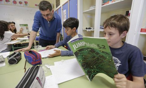 Las tres aulas de quinto de primaria usan un m�todo revolucionario para aprender matem�ticas. 