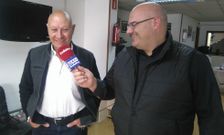 Manuel Pazos, padre e hijo, hablaron ayer en Radio Voz de la historia y el aniversario de la discoteca. 
