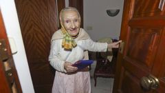 Clarisa Vila, a la puerta de su casa