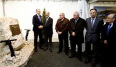 Autoridades y directivos de Ferroatl�ntico, ayer en la mina Sonia.