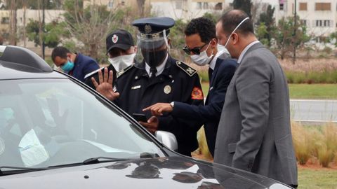 Polic�as marroqu�es controlan los movimientos de ciudadanos a trav�s de una app para m�viles