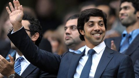Manchester city. Mansour bin Zayed Al Nahyan. En el 2008 Mansour se hizo con el control del Manchester City con una inversi�n de 250 millones, representando al Abu Dhabi United Group. Ahora ha vendido el 13 % por 377 millones.