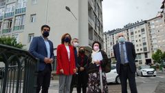 La conselleira visit� uno de los edificios rehabilitados con las ayudas de la Xunta, en la calle Jes�s Soria de la capital ourensana (al fondo)