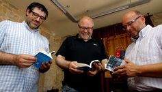 Albor�s, Antelo e Mu��os, na presentaci�n da obra �Evaristo Martelo. Antolox�a po�tica�. 