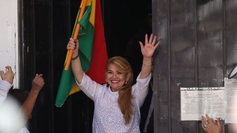 Jeanine Áñez sale de la prisión de mujeres de Miraflores.