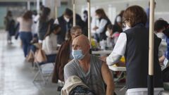 La primera jornada de vacunaci�n masiva en el recinto ferial de Pontevedra fue el 13 de marzo