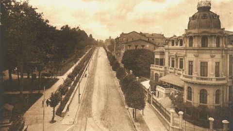 Vista de la calle Toreno de Oviedo, en una fotografa antigua