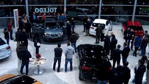 Isabel S�ndez recibi� el retrato de Casares; El Rosal�a homenaje� a sus docentes jubilados este curso.