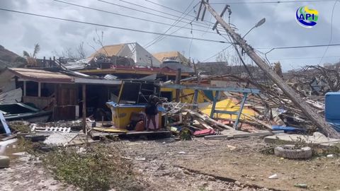 Aumentan a siete los muertos por el paso del hurac�n Beryl, de categor�a 5, en el Caribe