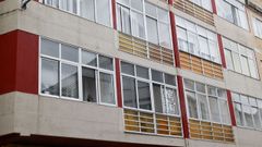 La fachada del edificio de Serra Ga�idoira donde los vecinos tienen denunciada a una familia