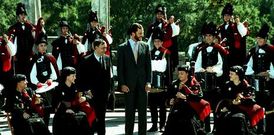 <span lang= es-es >Allariz y Vilamarín, citas en 1998</span>. A la capital provincial se sumaron en la visita del 98 la villa de Allariz y el pazo de Vilamarín, donde el entonces príncipe escuchó a la Real Banda de Gaitas. 