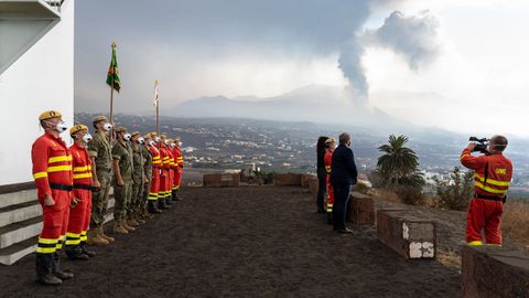 Las Fuerzas Armadas acompa�an a los palmeros en el homenaje a los difuntos