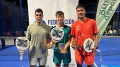 Iago flanqueado por la dupla de Ferrolterra, formada por Pablo Garc�a y Ra�l Rodr�guez, tras la final del Campeonato Gallego Absoluto.