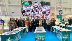 El presidente de la asociacin de Concellos del Camino de la ra de Muros Noia, Lus Oujo, y otros representantes estuvieron en el foro profesional en Santiago