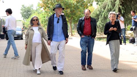 Cristina Huete y Fernando Trueba a la salida del tanatorio tras dar el �ltimo adi�s al cineasta Gonzalo Su�rez, a 30 de septiembre de 2026