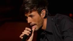 Enrique Iglesias canta �Duele el coraz�n�