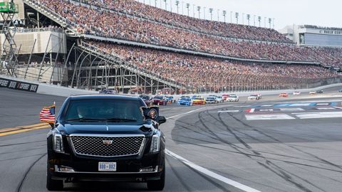 Donald Trump da la salida a la hist�rica carrera de las 500 Millas de Daytona