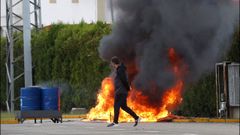 Trabajadores de la factor�a de Vesuvius en Langreo protestan en el interior de la empresa tras el anuncio del cierre