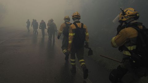 Medio Rural califica el incendio de Trabada como complejo y abierto 