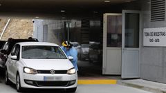 Profesionales sanitarios continan realizando PCR en el puesto test-auto ubicado en el hospital mariano