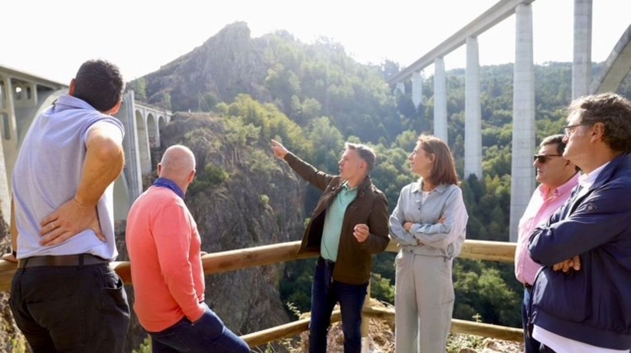 Medio Ambiente mejora el mirador de Gundián, en Vedra