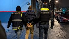 El pr�fugo detenido en Vigo y buscado por Islandia pertenec�a a una red que introduc�a botellas de ron con coca�na en la isla