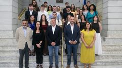 O presidente da Deputaci�n, Valent�n Gonz�lez, xunto cos bolseiros. 