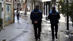 Imagen de archivo de agentes rianxeiros vigilando las calles del casco urbano
