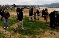 La polic�a local tuvo que expulsar a decenas de personas que invadieron el �rea protegida de dunas.